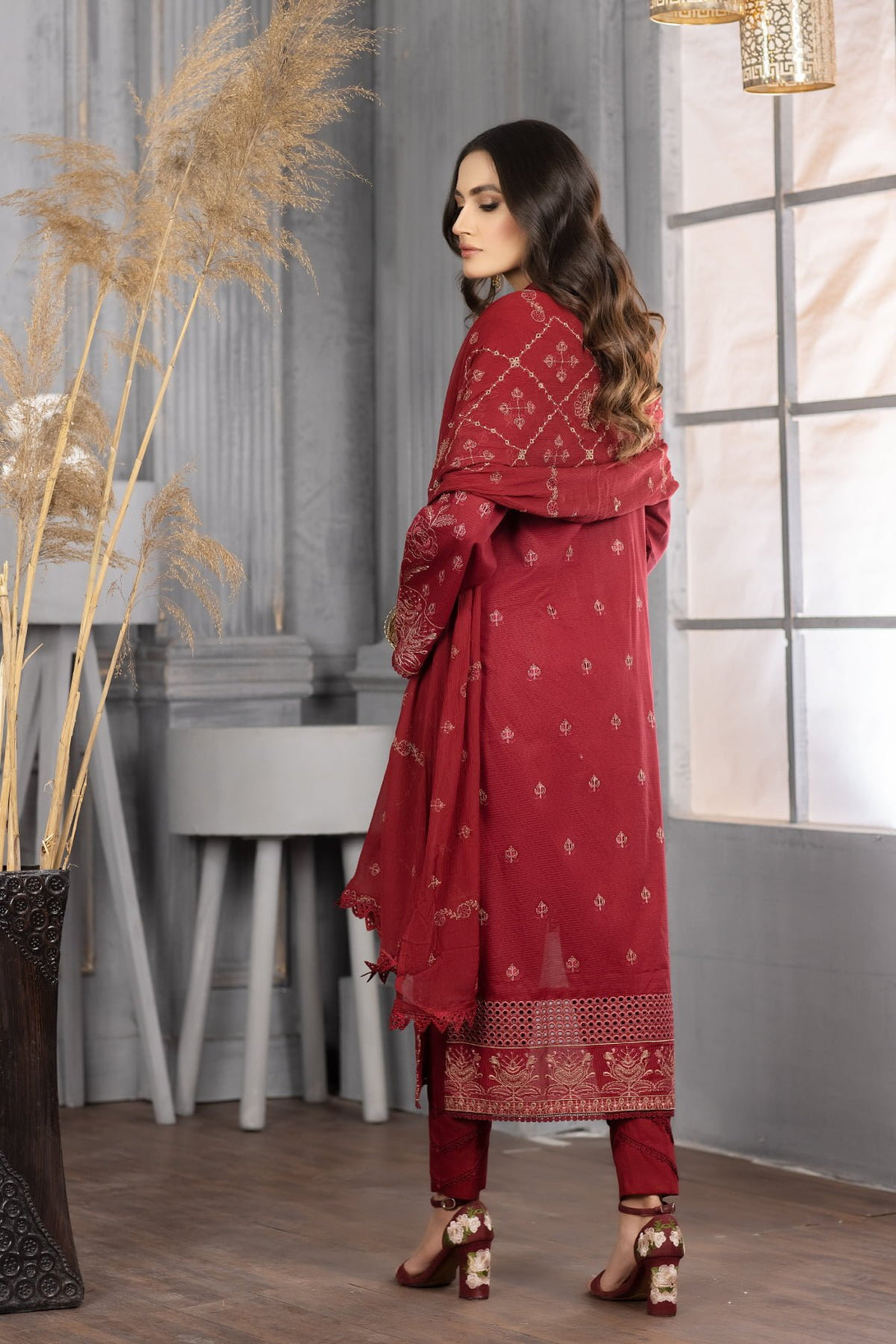 Qalb D-16 : Embroidered Lawn Doria 3pc - Kleren