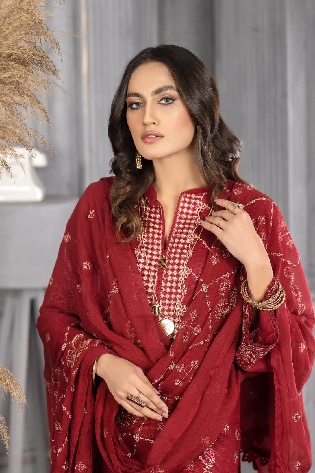 Qalb D-16 : Embroidered Lawn Doria 3pc - Kleren