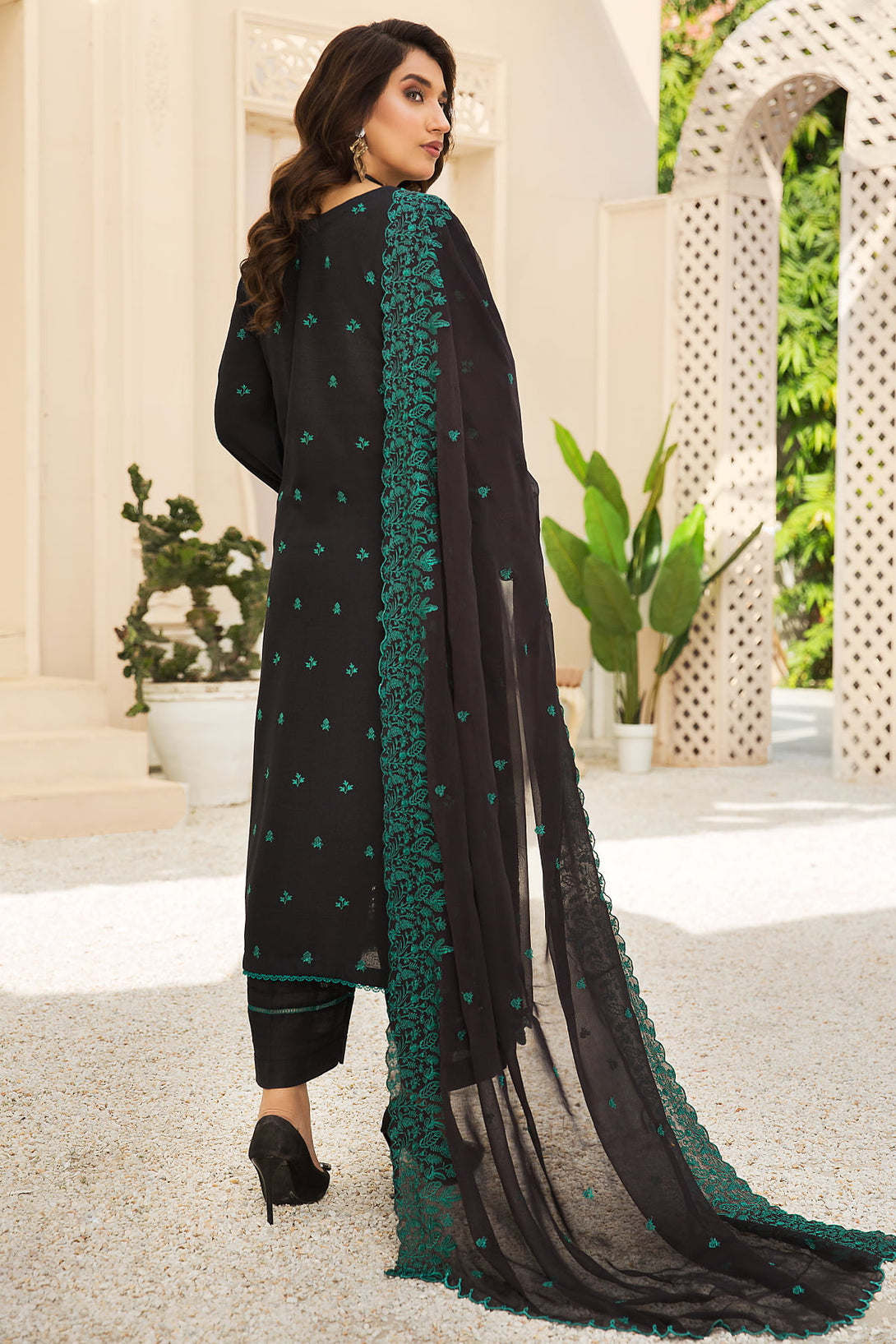 Dastak DK-43 : Embroidered Lawn 3pc - Kleren- Colors of Life