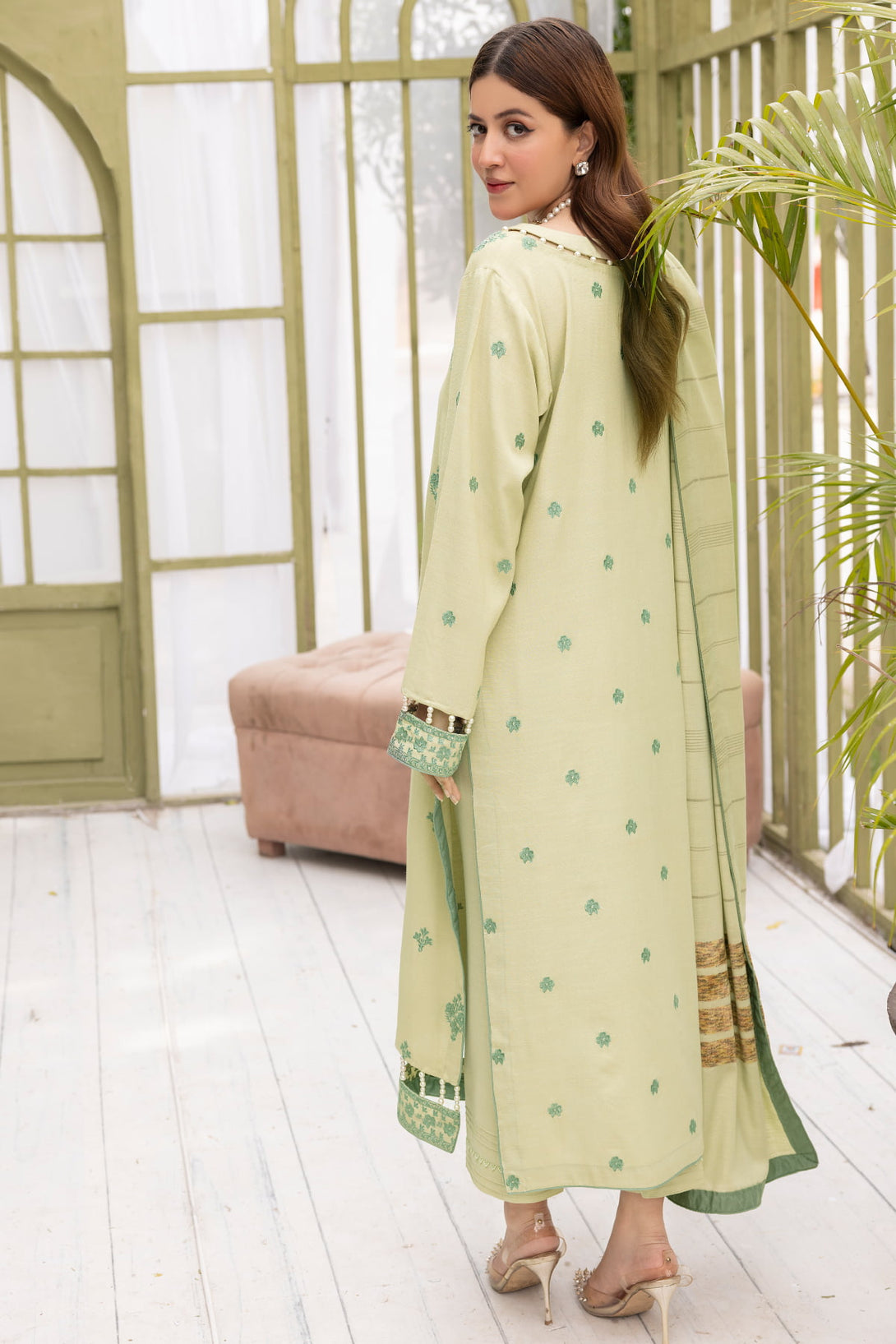 Diyar-E-Dil DL-15 : Embroidered Dhanak 3PC - Kleren- Colors of Life