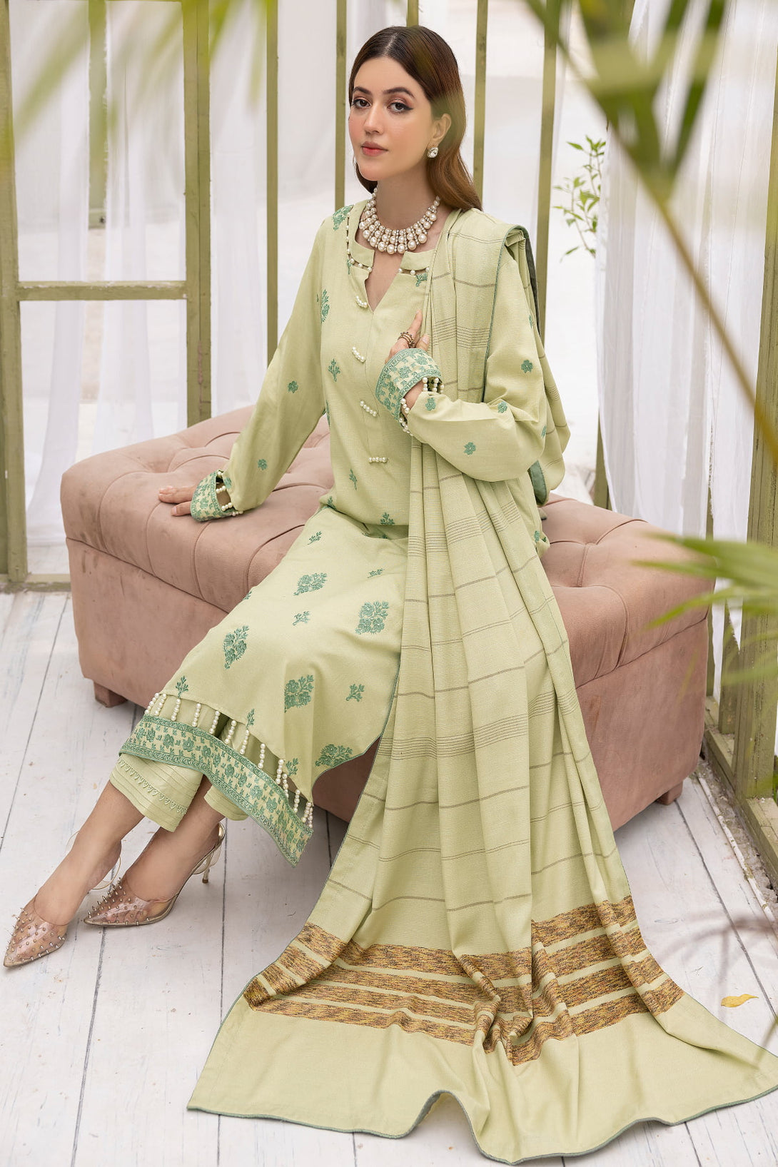 Diyar-E-Dil DL-15 : Embroidered Dhanak 3PC - Kleren- Colors of Life