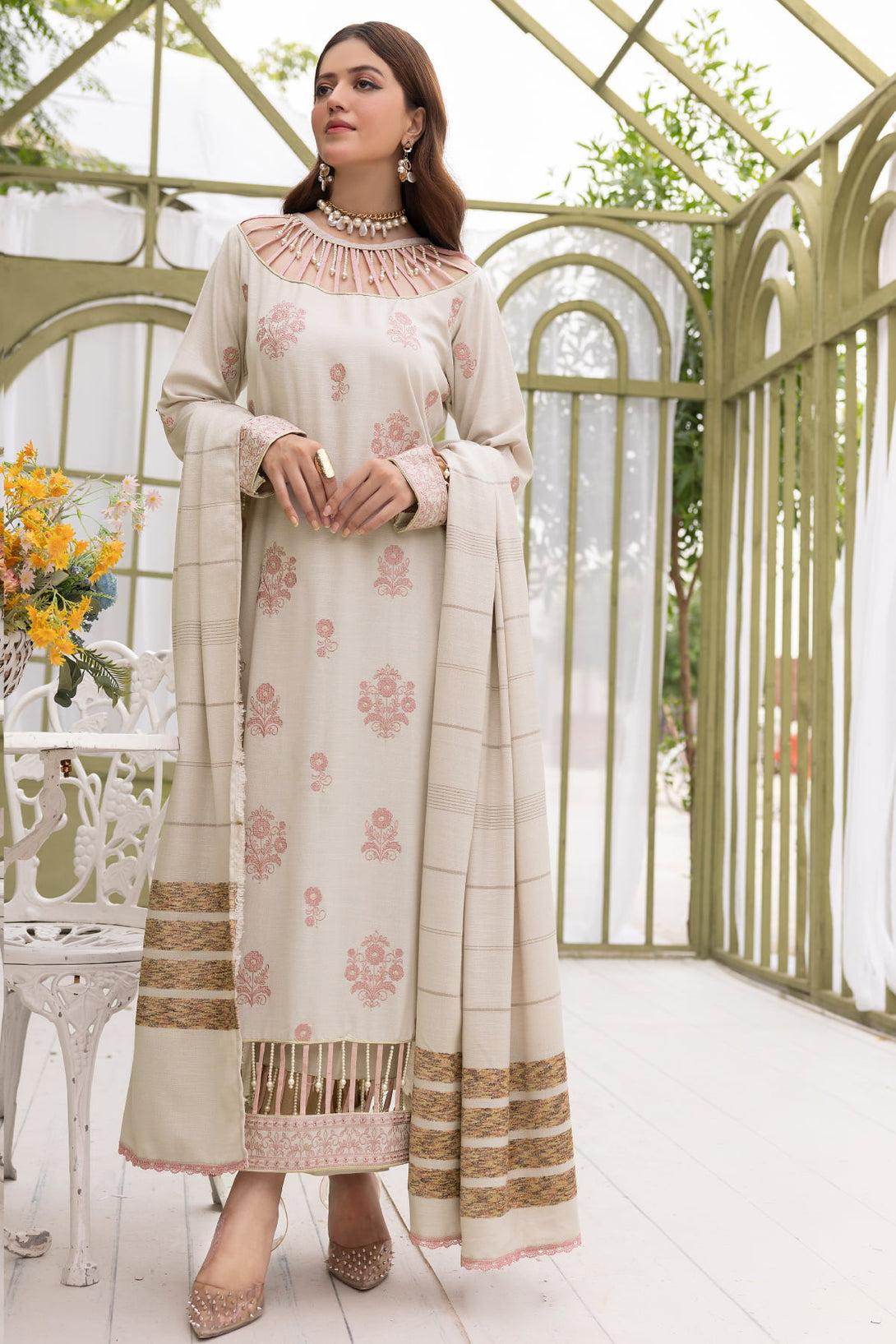 Diyar-E-Dil DL-16 : Embroidered Dhanak 3PC - Kleren- Colors of Life