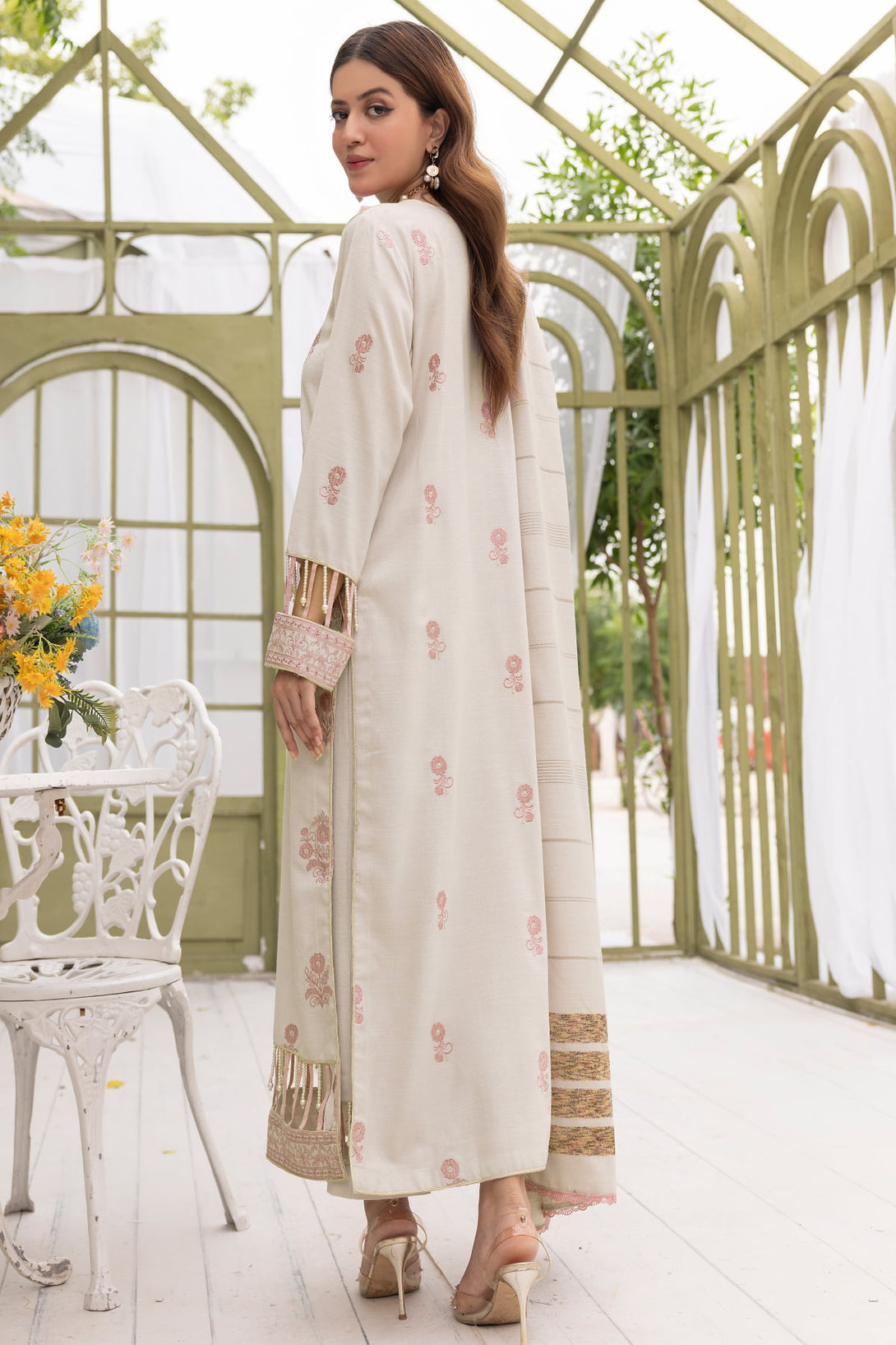 Diyar-E-Dil DL-16 : Embroidered Dhanak 3PC - Kleren- Colors of Life