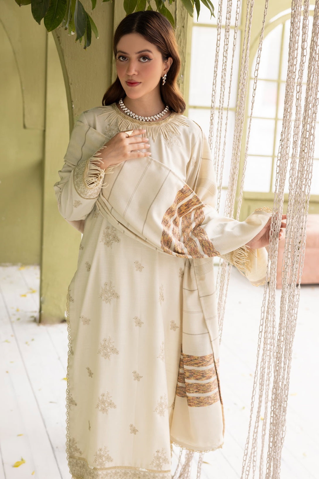 Diyar-E-Dil DL-19 : Embroidered Dhanak 3PC - Kleren- Colors of Life