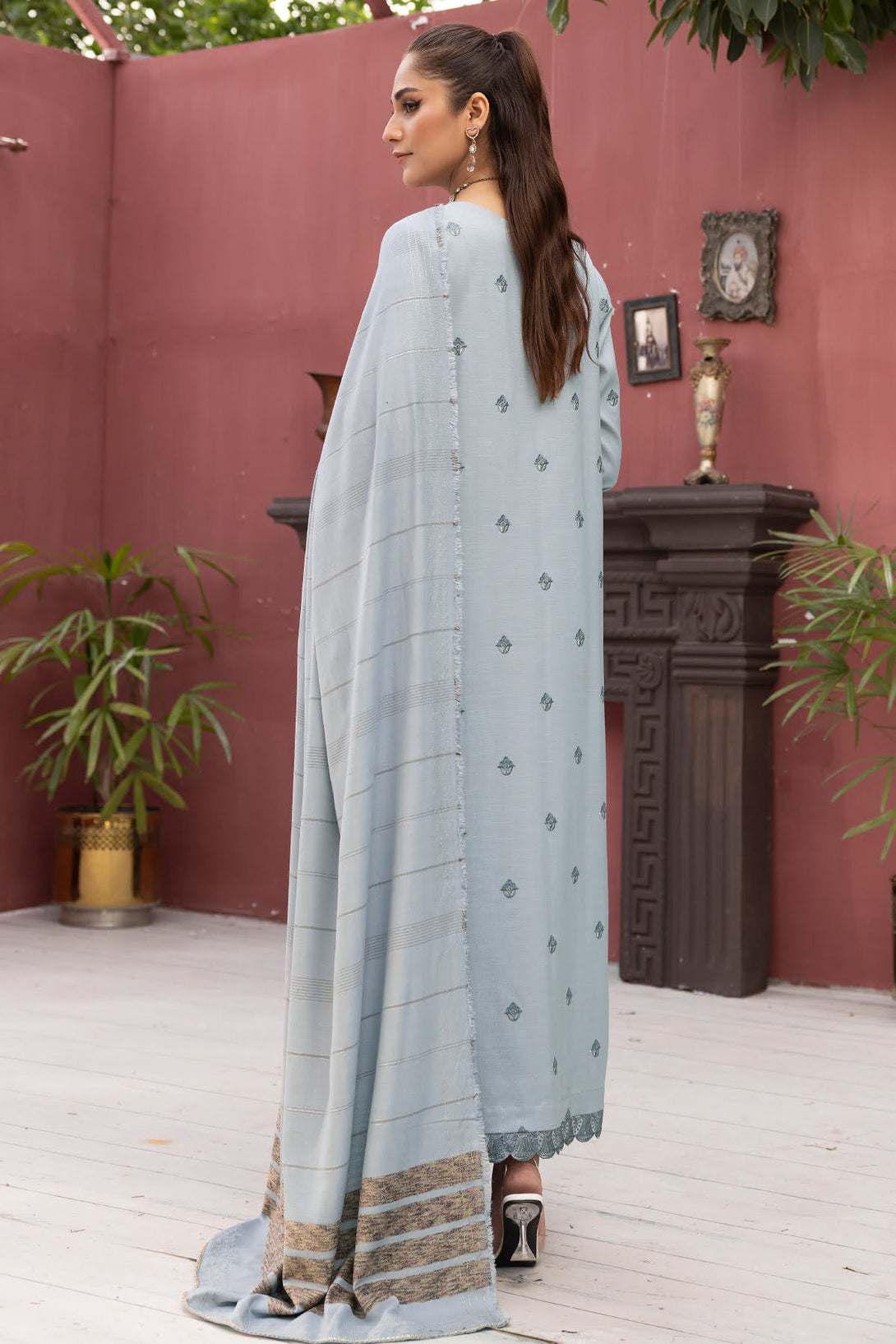 Diyar-E-Dil DL-23 : Embroidered Dhanak 3PC - Kleren- Colors of Life